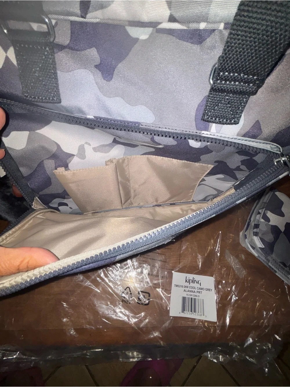 Kipling Alanna cool Camo NWT